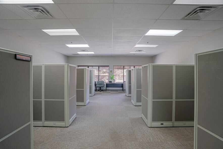More Photos Of 3207 Lakeside Vlg, Prescott Office For Sale
