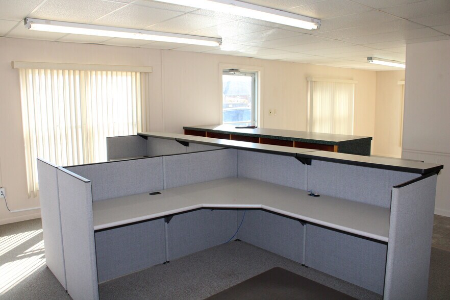 More Photos Of 210 1st St SW, Clarion Office For Sale