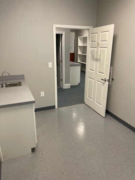 More Photos Of 335 Roselane St NW, Marietta Medical For Lease