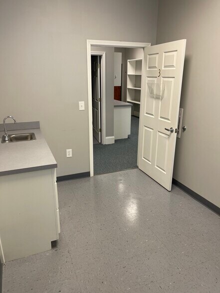 More Photos Of 335 Roselane St NW, Marietta Medical For Lease