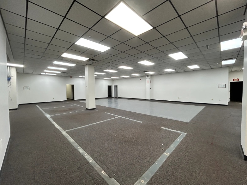 More Photos Of 851 Lovers Ln, Bowling Green Warehouse For Lease