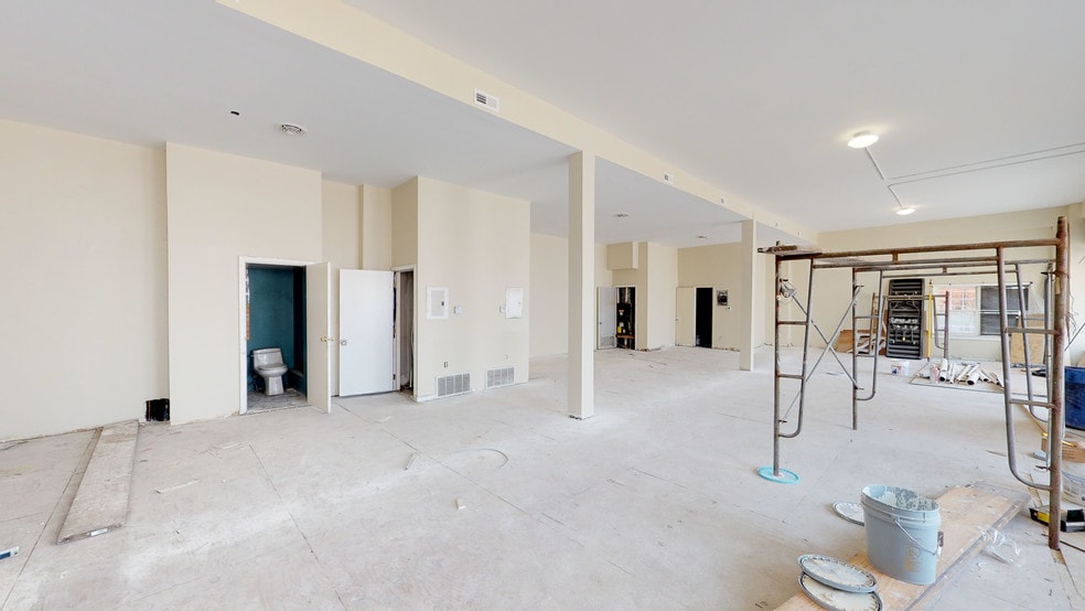 More Photos Of 2448-2452 N High St, Columbus Storefront Retail Residential For Lease