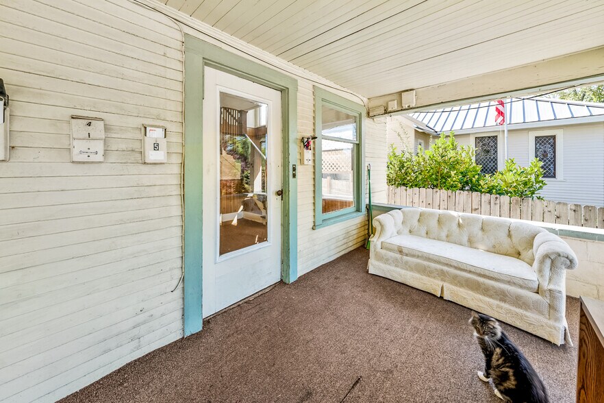 More Photos Of 807 NW 5th St, Grants Pass Apartments For Sale