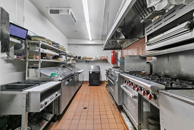 More Photos Of 900 W Riverside Dr, Burbank Restaurant For Sale