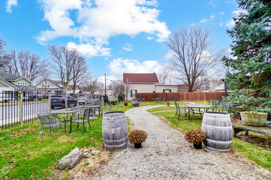 More Photos Of 105 E Liberty St, Arlington Restaurant For Sale