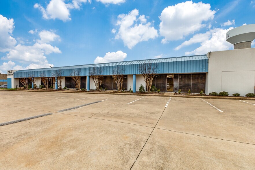 More Photos Of 3301 Century Dr, Rowlett Manufacturing For Sale