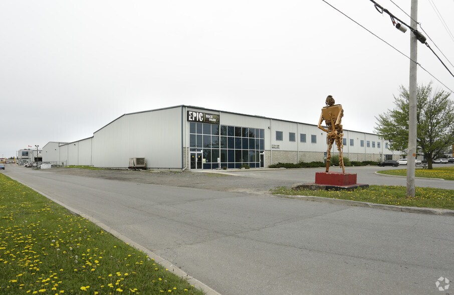 More Photos Of 110 Bentley Ave, Nepean Warehouse For Lease