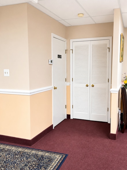 More Photos Of 965 Russell Ave, Gaithersburg Office For Lease