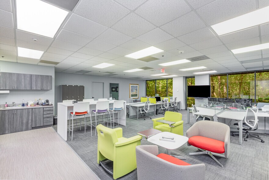 More Photos Of 7751 Belfort Pky, Jacksonville Office For Lease