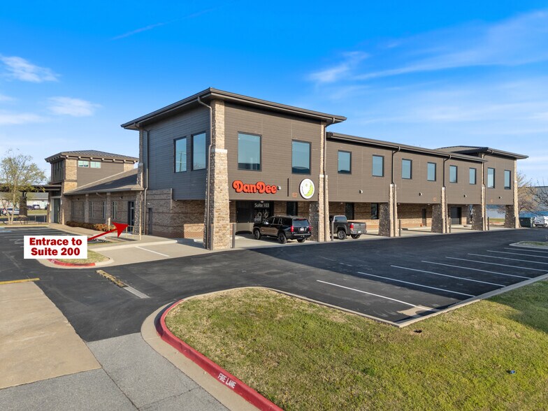 More Photos Of 2701 SE J St, Bentonville Office For Lease