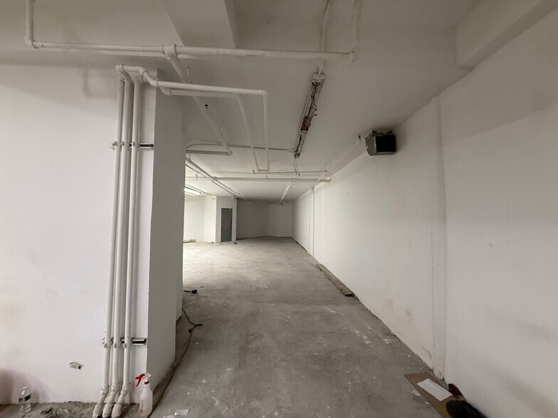 More Photos Of 1818-1838 Amsterdam Ave, New York Specialty For Sale