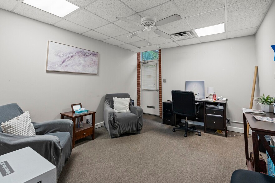 More Photos Of 1661 13th St, Columbus Office Residential For Lease