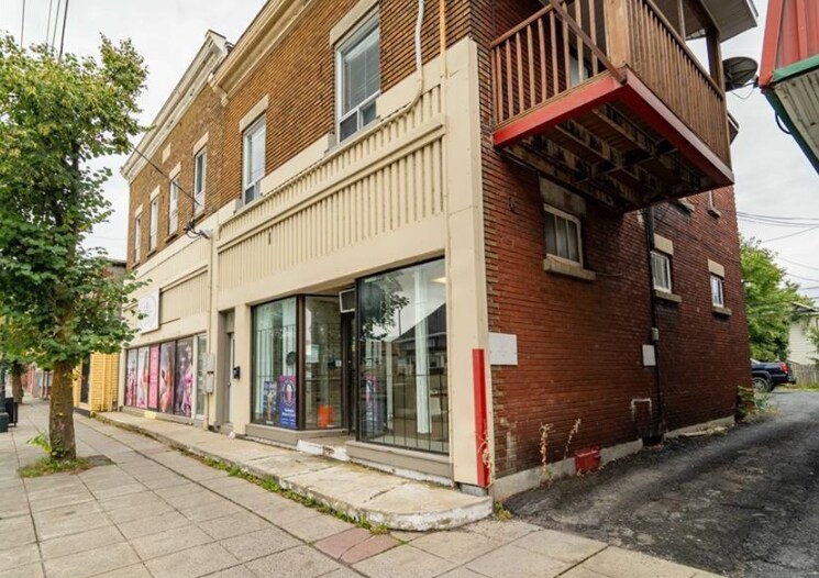 More Photos Of 319-327 Montreal Rd, Cornwall Storefront Retail Residential For Lease