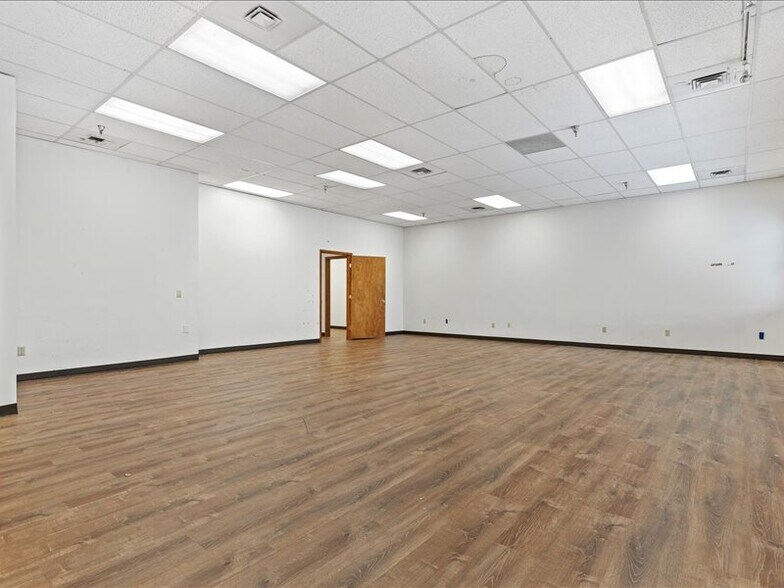 More Photos Of 8001 Rowan Rd, Cranberry Township Storefront For Lease