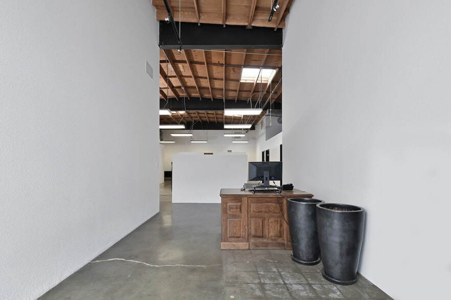 More Photos Of 1738-1740 Cordova St, Los Angeles Showroom For Lease