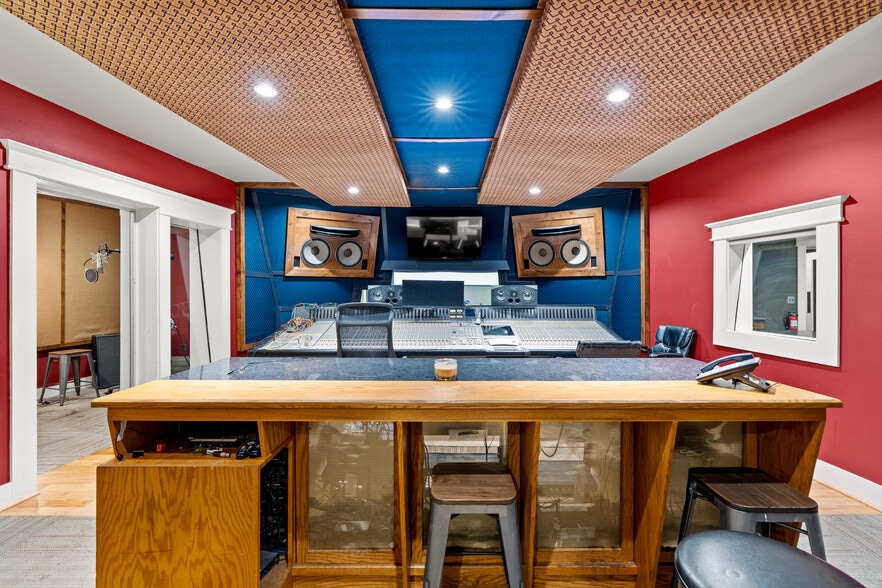 More Photos Of 2908 Epperly Dr, Del City Loft Creative Space For Sale