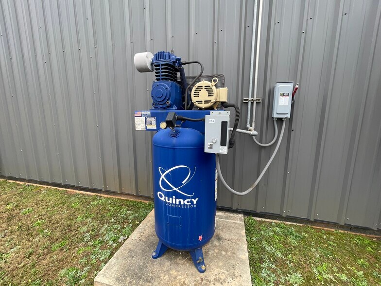 More Photos Of 31 Steelview Dr, Roanoke Distribution For Sale