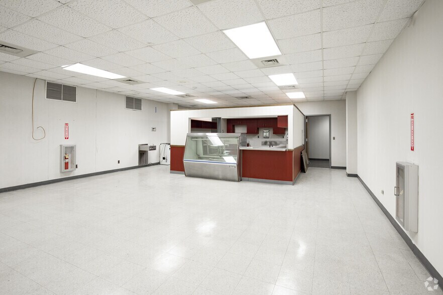 More Photos Of 1400 Youngs Ave, Southold Medical For Lease