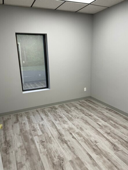 More Photos Of 189 Main Rd, Riverhead Medical For Lease