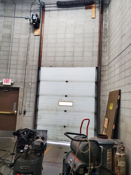 More Photos Of 301-303 W County Rd E2, New Brighton Manufacturing For Sale