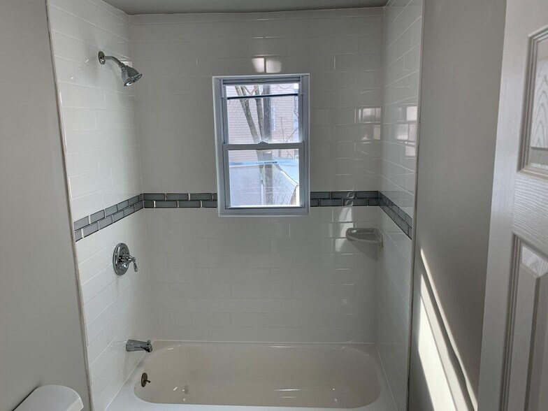 More Photos Of 443 Jackson Ave, Elizabeth Storefront Retail Residential For Sale
