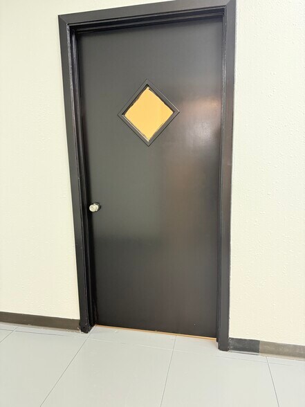 More Photos Of 2910 Antoine Dr, Houston Unknown For Lease