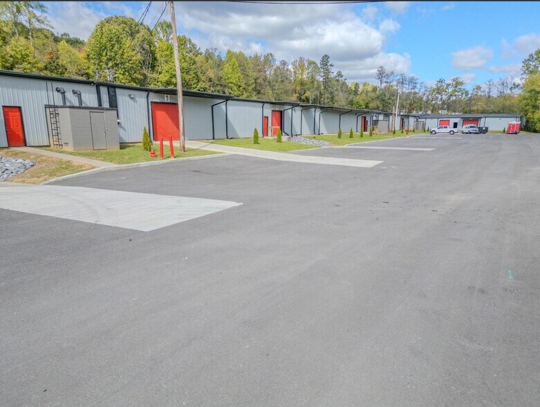 More Photos Of 707 N Liberty Hill Rd, Morristown Warehouse For Lease
