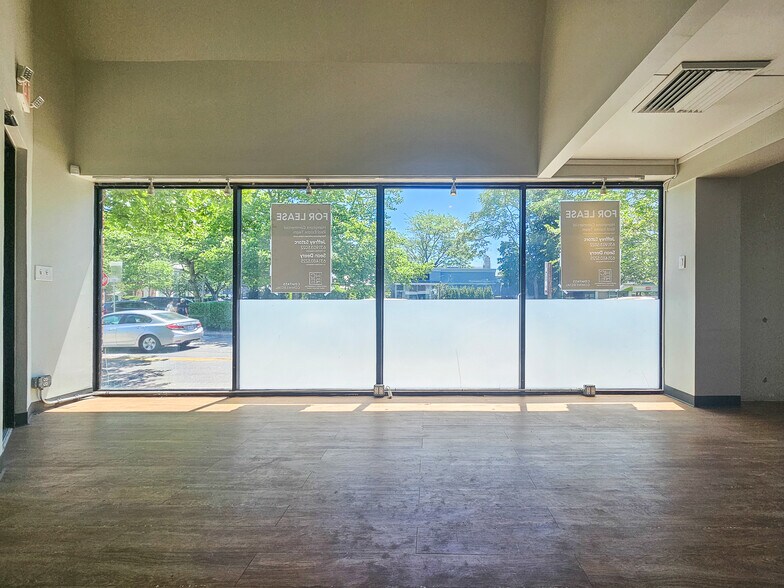 More Photos Of 2 Main St, Sag Harbor Storefront For Lease