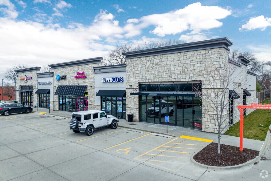 More Photos Of 3053 8th St W, Altoona General Retail For Lease