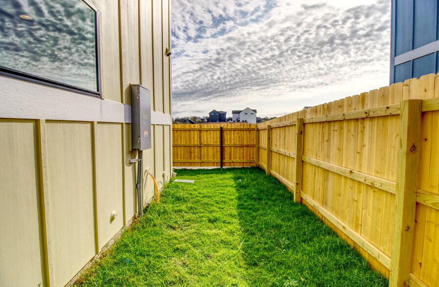 More Photos Of 2608 Bristol Dr, Austin Multifamily For Sale