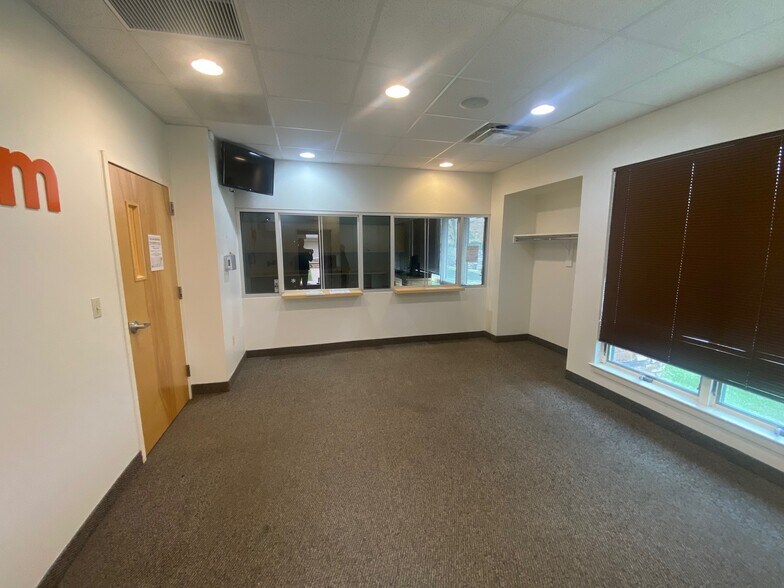 More Photos Of 740 Marne Hwy, Moorestown Office For Sale