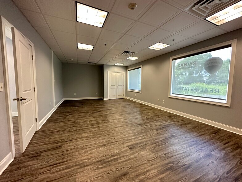 More Photos Of 3 Stadler St, Belchertown General Retail For Lease