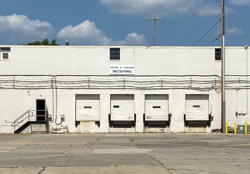 More Photos Of 18665-18753 Sheldon Rd, Middleburg Heights Warehouse For Lease