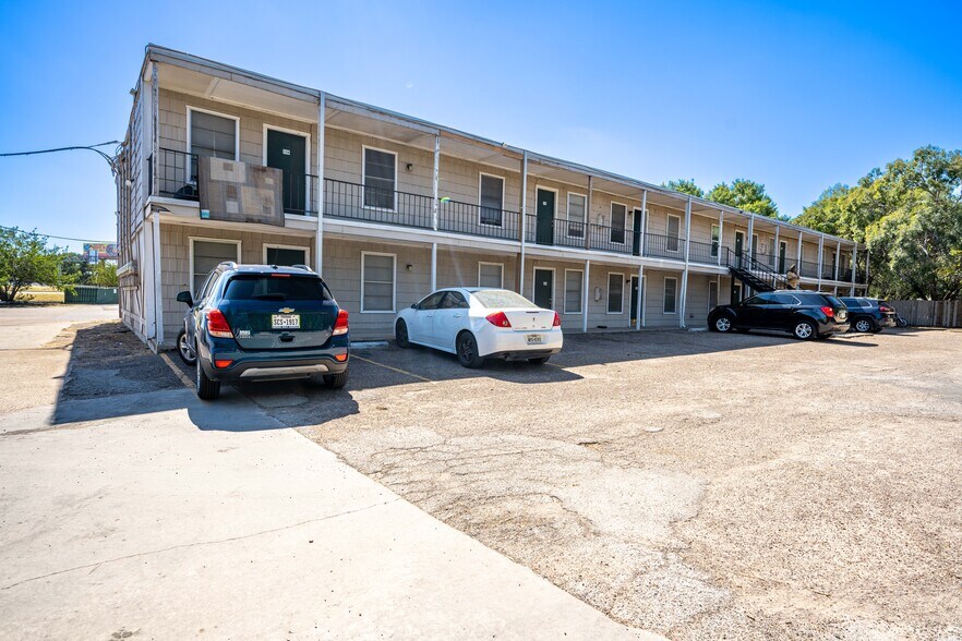 More Photos Of 5111 Interstate 35 N, Waco Apartments For Sale