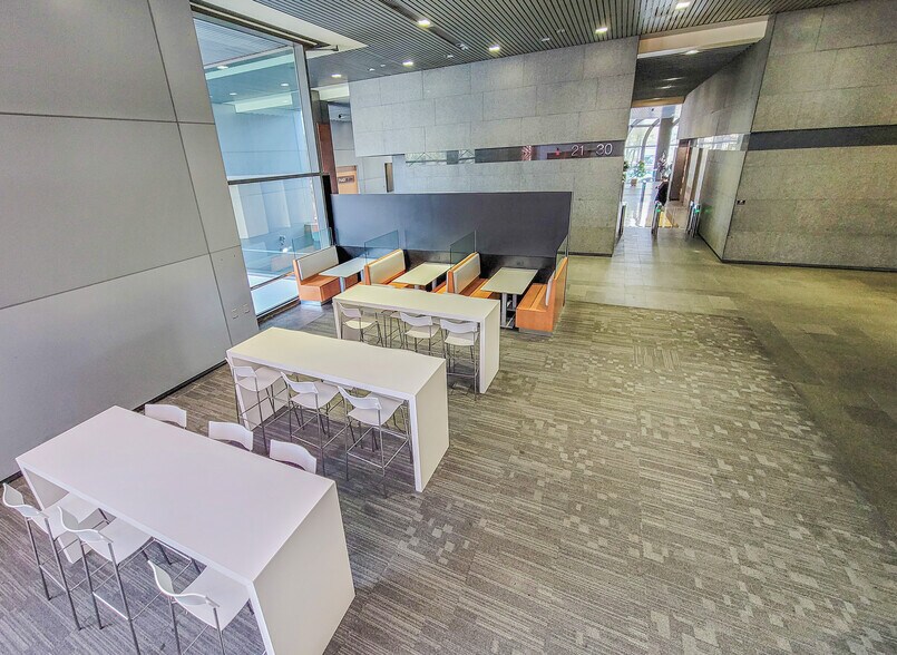 More Photos Of 301 W Bay St, Jacksonville Office For Lease