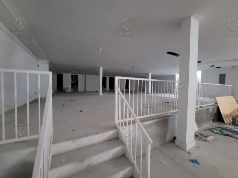 More Photos Of 320 E 204th St, Bronx General Retail For Sale