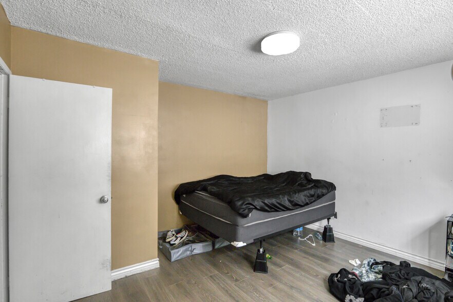 More Photos Of 5447 Blackwelder St, Los Angeles Apartments For Sale