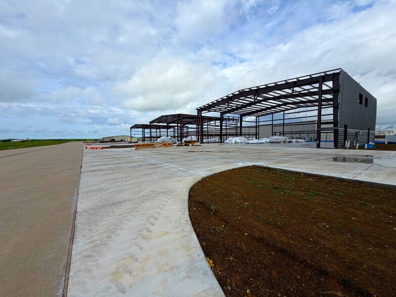 More Photos Of 3000 Westcourt rd, Denton Airplane Hangar For Sale