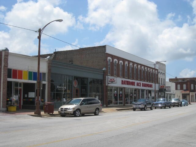 More Photos Of 504 E Commercial St, Springfield Storefront Retail Residential For Lease