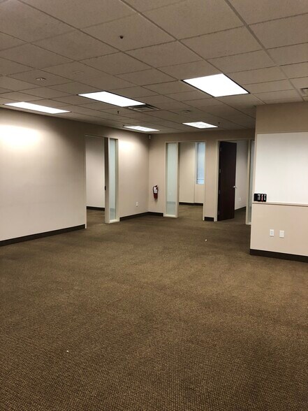 More Photos Of 5888 W Sunset Rd, Las Vegas Office For Sale