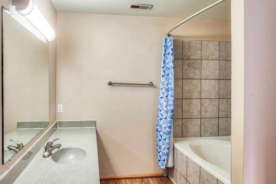 More Photos Of 1533 Arbors Ln, Bloomington Apartments For Sale