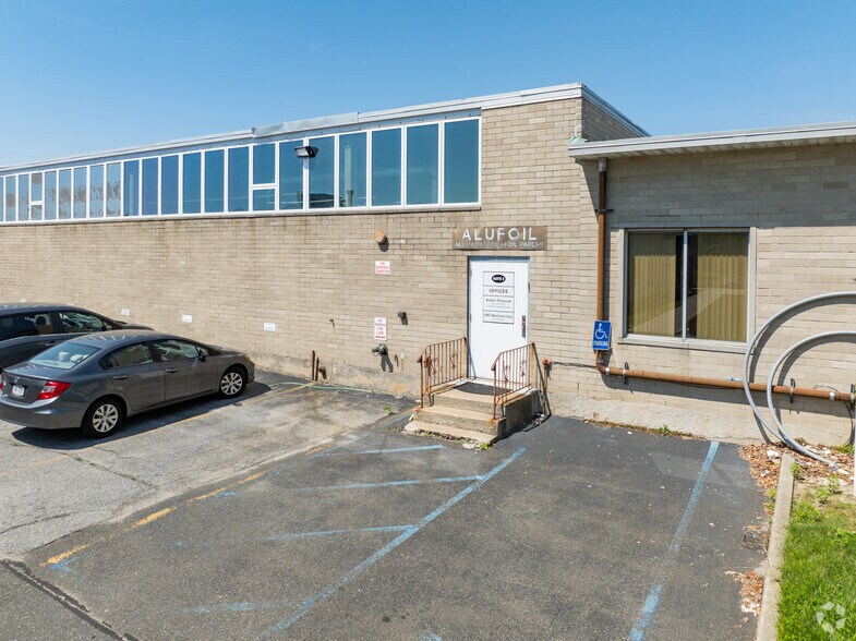 More Photos Of 135 Oser Ave, Hauppauge Warehouse For Lease