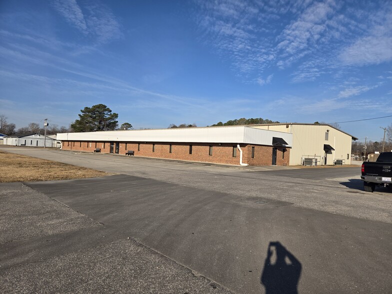Primary Photo Of 1682 Middle River Loop, Fayetteville Warehouse For Lease