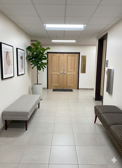 More Photos Of 1990 Main St, Sarasota Loft Creative Space For Lease