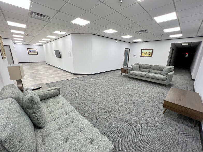 More Photos Of 108 Commercial Cir, Conroe Office Residential For Sale