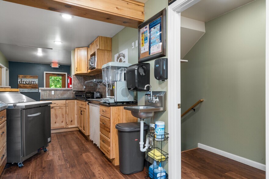 More Photos Of 915 S Clinton St, Stockbridge Restaurant For Sale