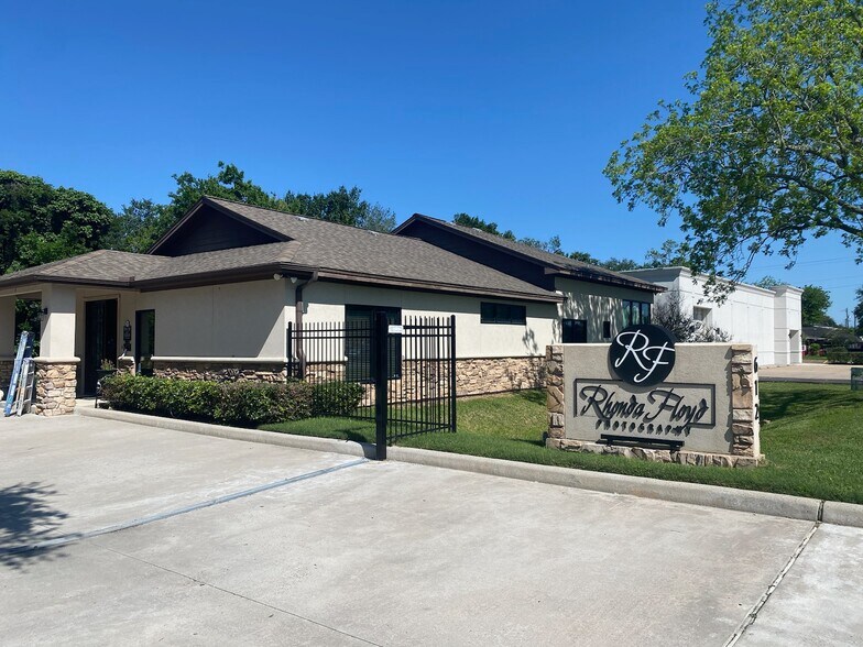 Primary Photo Of 612 N Tx-3 Hwy, League City Freestanding For Sale