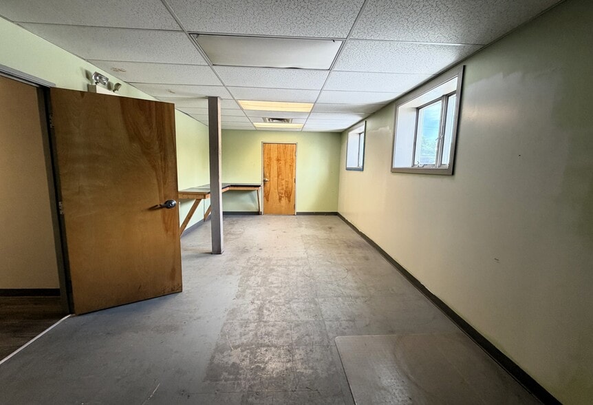 More Photos Of 301 N 9th St, Stroudsburg Auto Dealership For Lease
