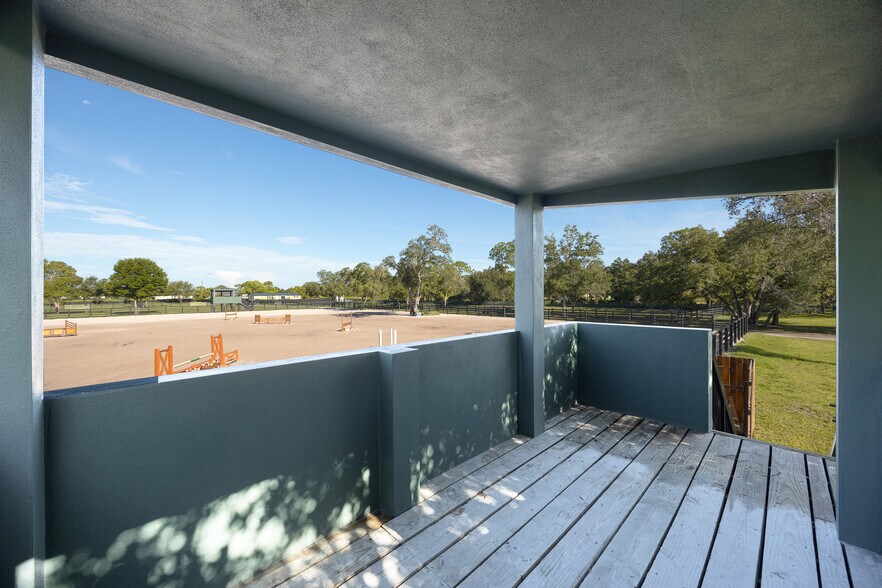 More Photos Of 21531 N River Rd, Alva Specialty For Sale