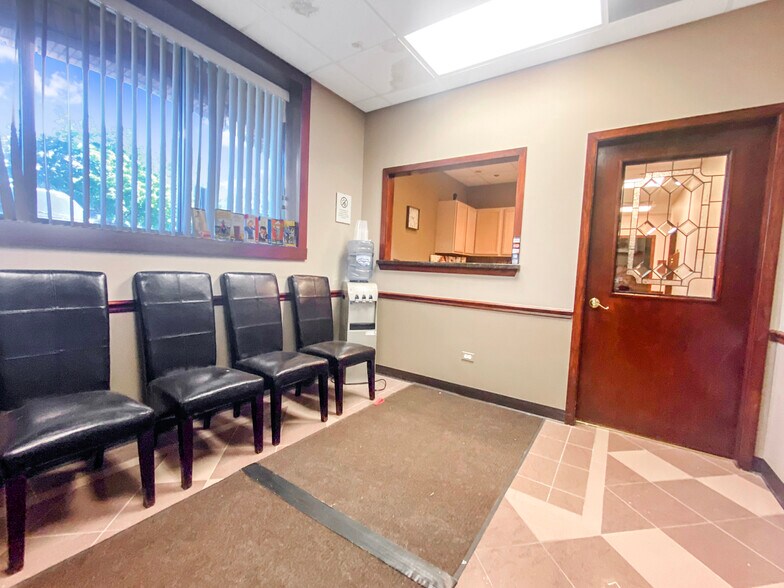 More Photos Of 1 Tiffany Pt, Bloomingdale Medical For Lease